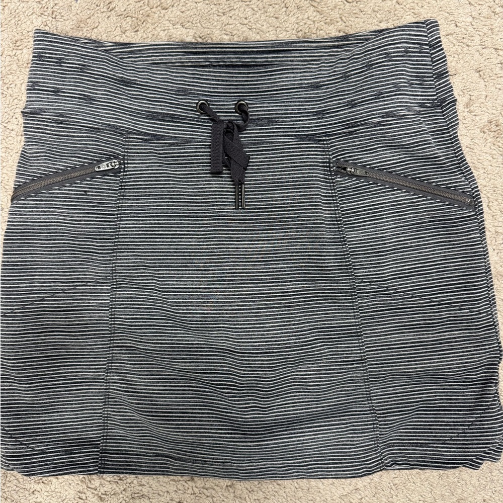 Athleta Black and Gray Striped Mini Skirt